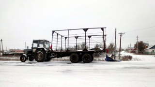 Illustration for article titled See the amazing result of a collision between a Russian car and a tractor